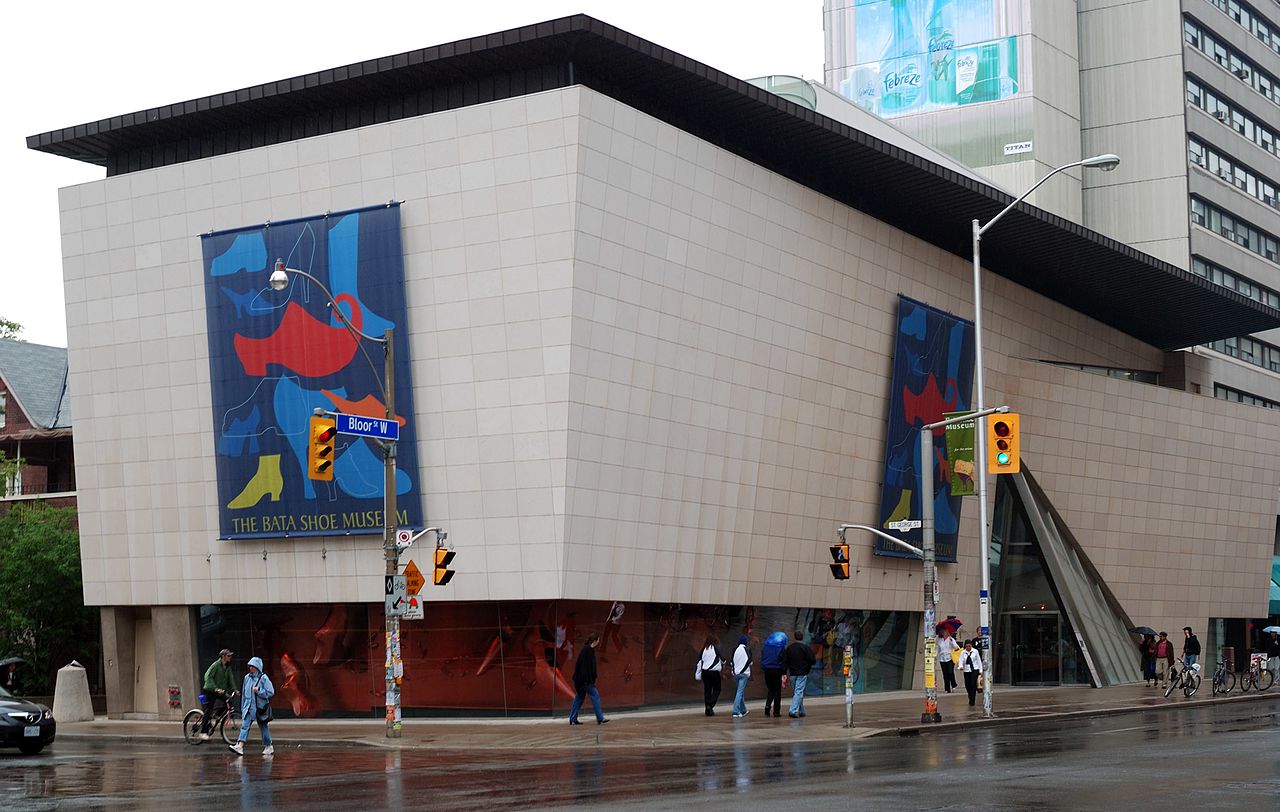 So here we see the Bata Shoe Museum from the streets. It's less bold than the ROM.