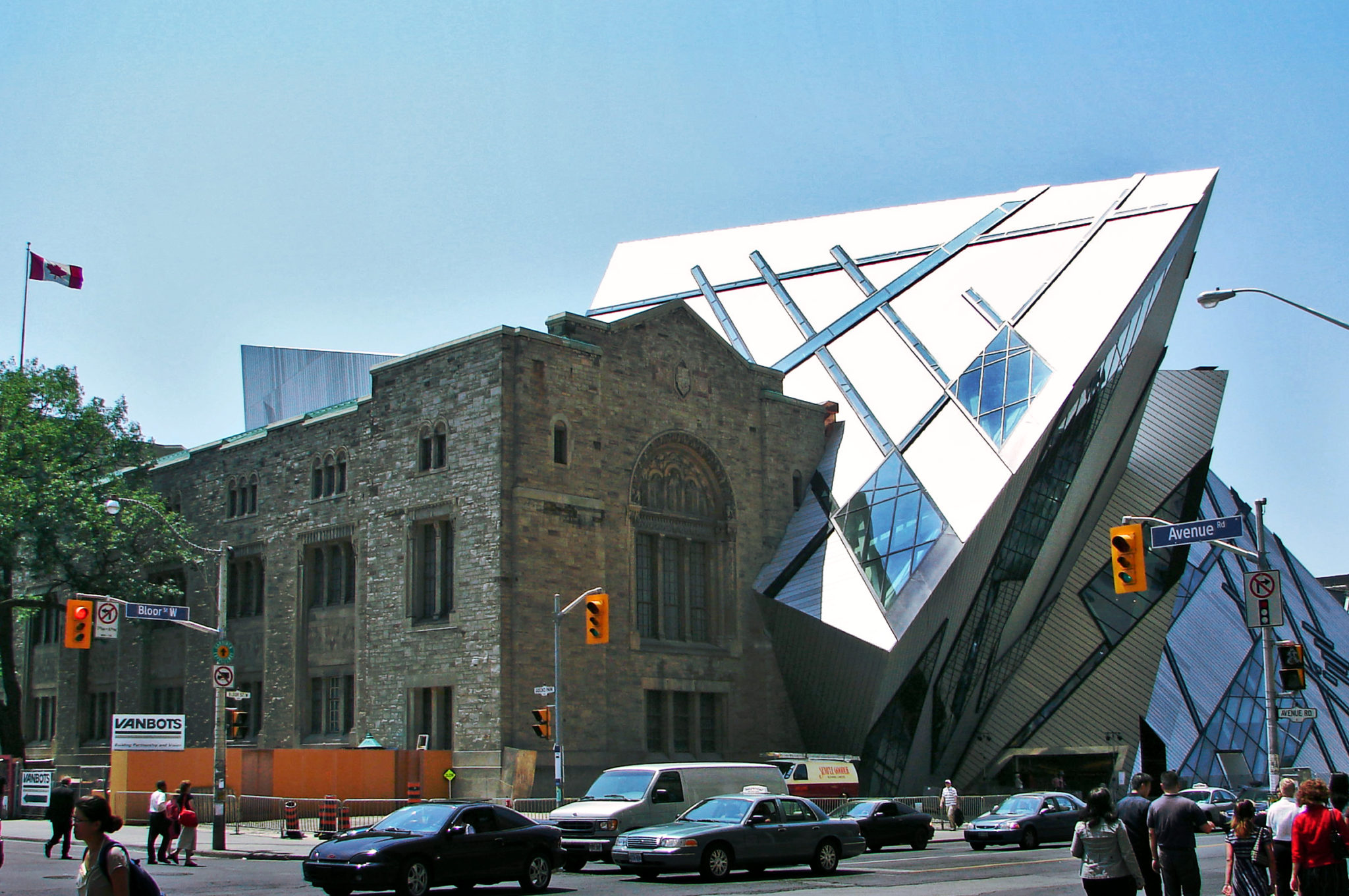 Outside shot of Royal Ontario Museum during daytime
