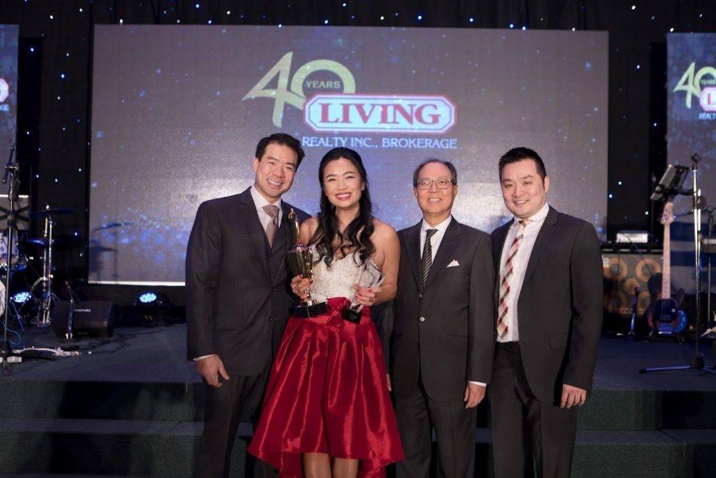 Wins Lai at Toronto real estate awards ceremony for Top Producer.