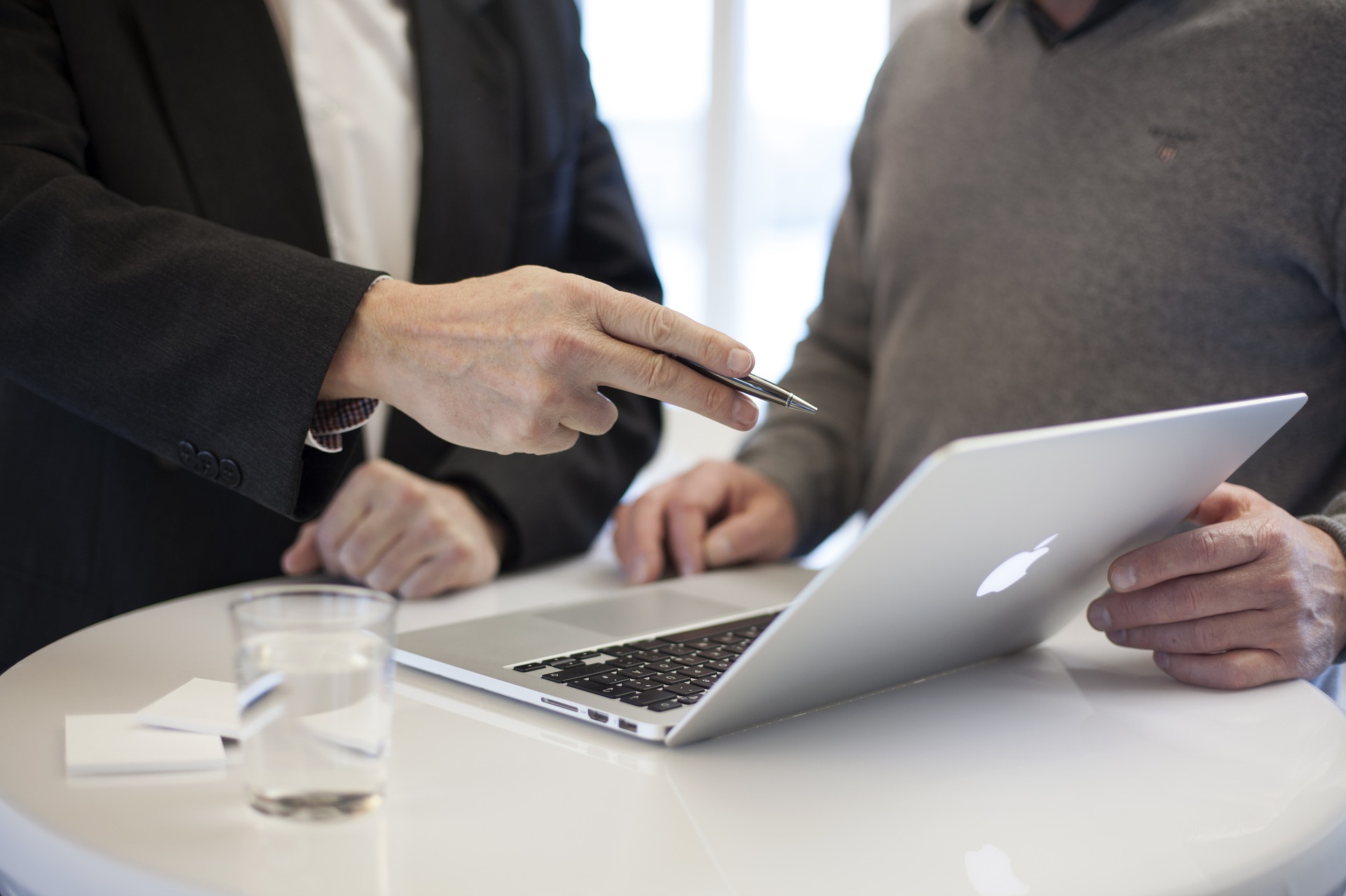 Image of table, laptop, and 2 people. One is a consultant. Image Credit: Pixabay. Toronto real estate agents