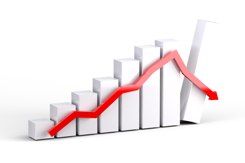 Bar graphs and red arrow how 2018 was a tough year for the toronto real estate market