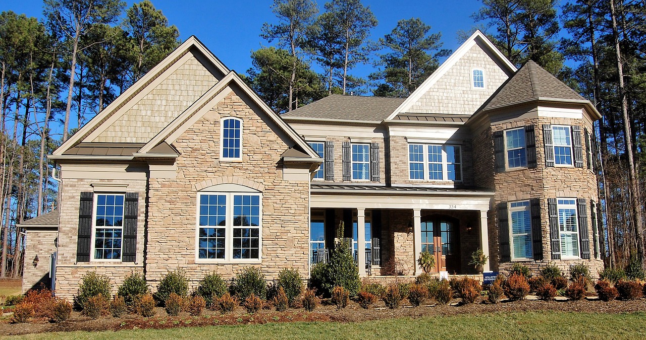 Photo of a rather large house and front lawn.