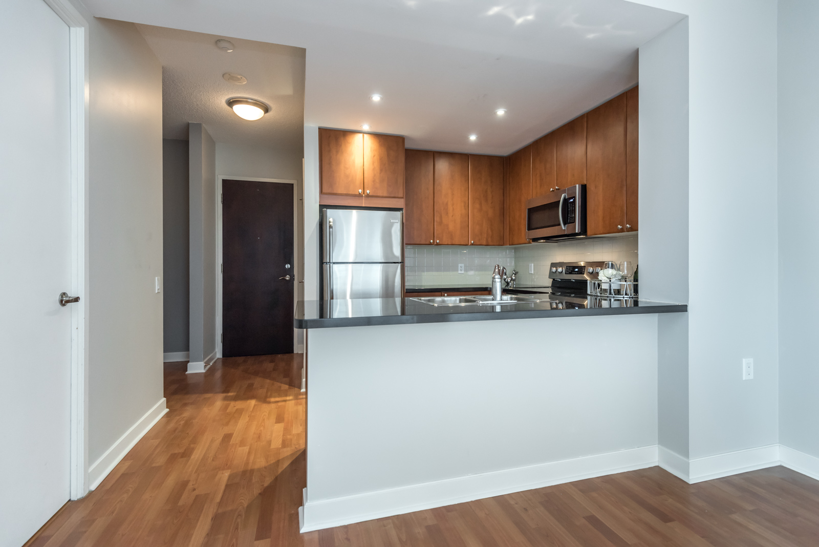 Here we see the kitchen from another angle. It has so many different light sources.