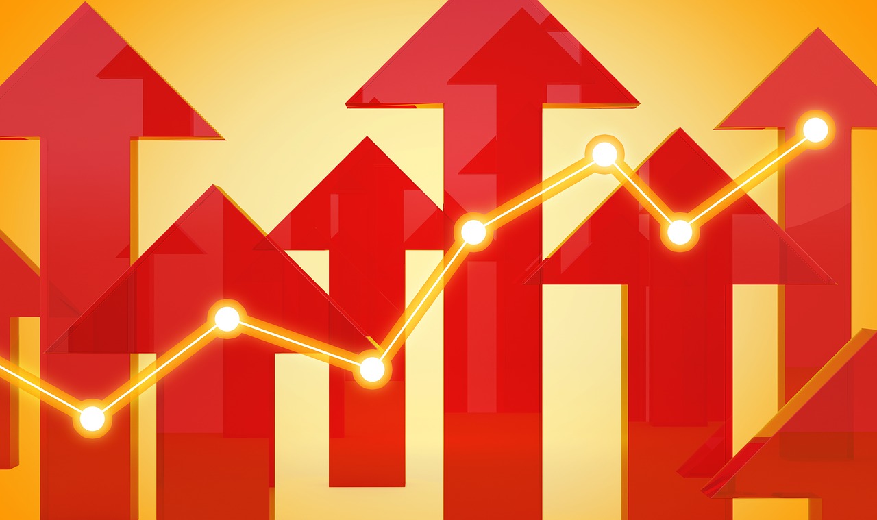 Red arrows pointing up to show May 2022 interest rates going up.