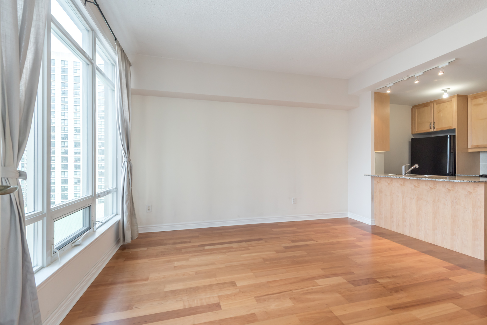 Photo of 100 Hayden Street's rather large breakfast area.