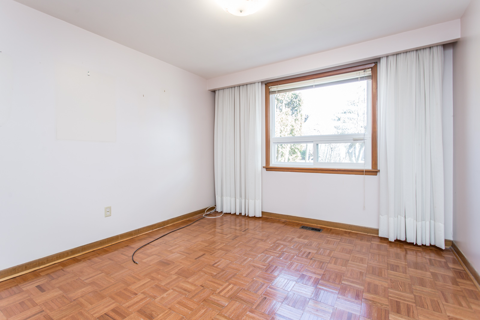 Picture of the last bedroom. The use of parkay is most noteworthy, since others use hardwood.