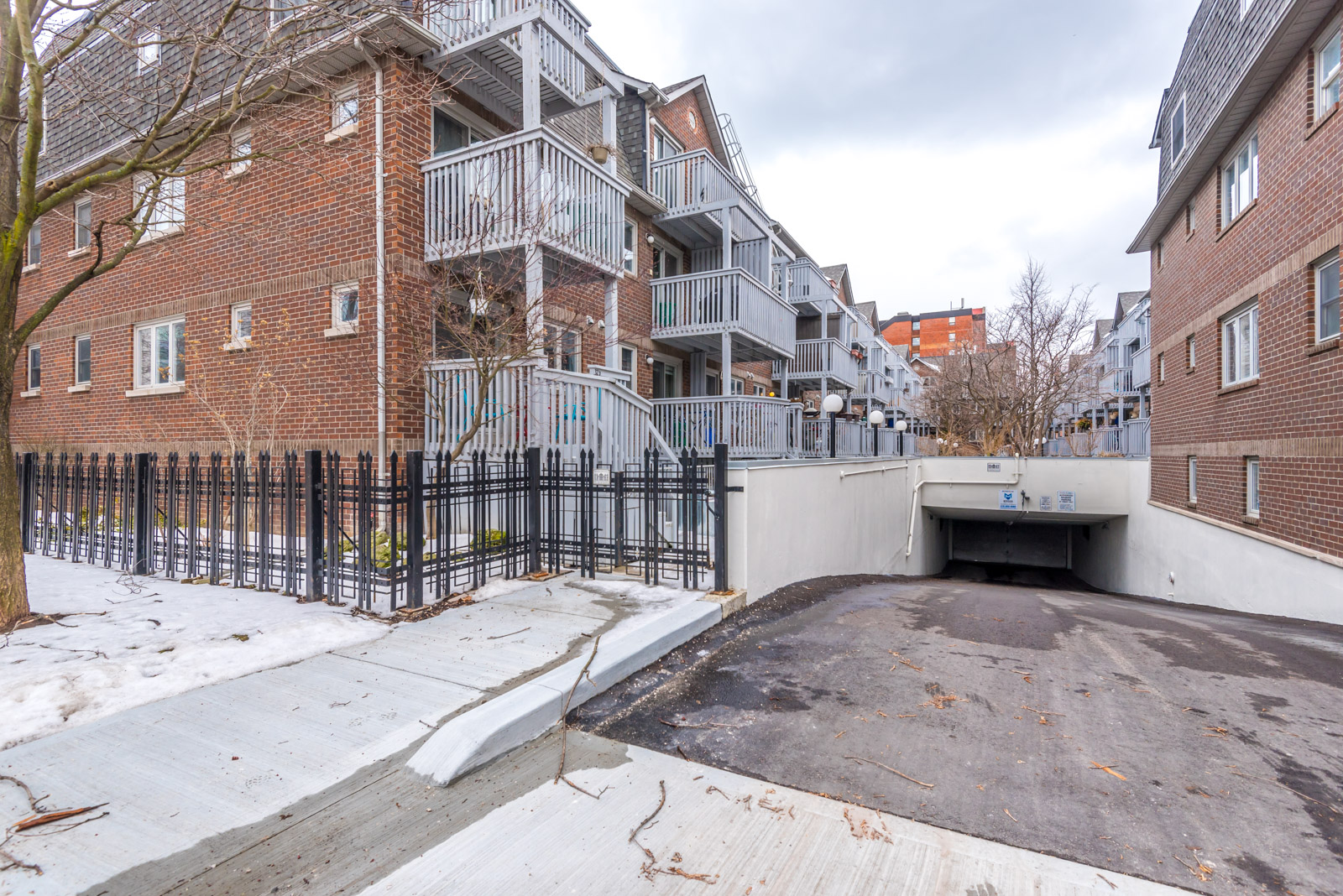 32D Shank Street's underground parking garage