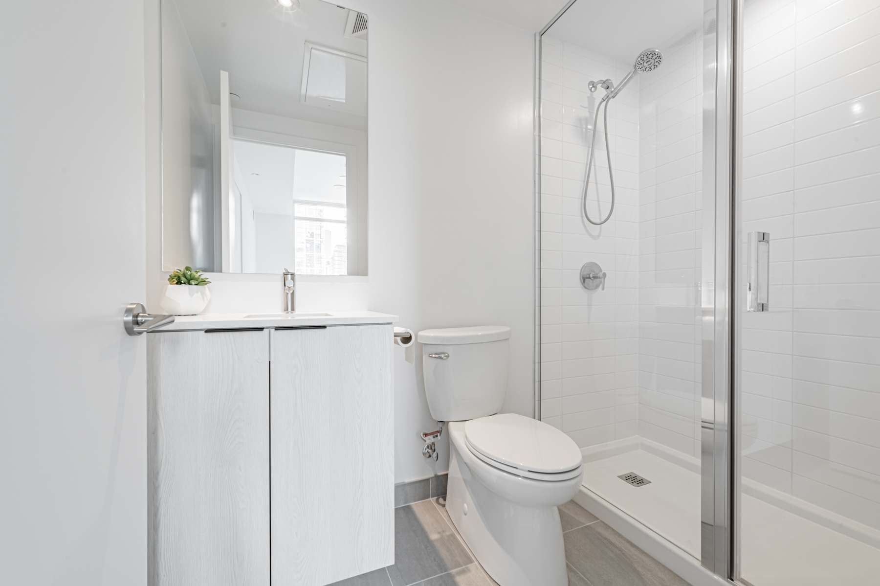Ensuite bath with new tiles and walk in shower with glass door – 50 Power St Unit 5808.