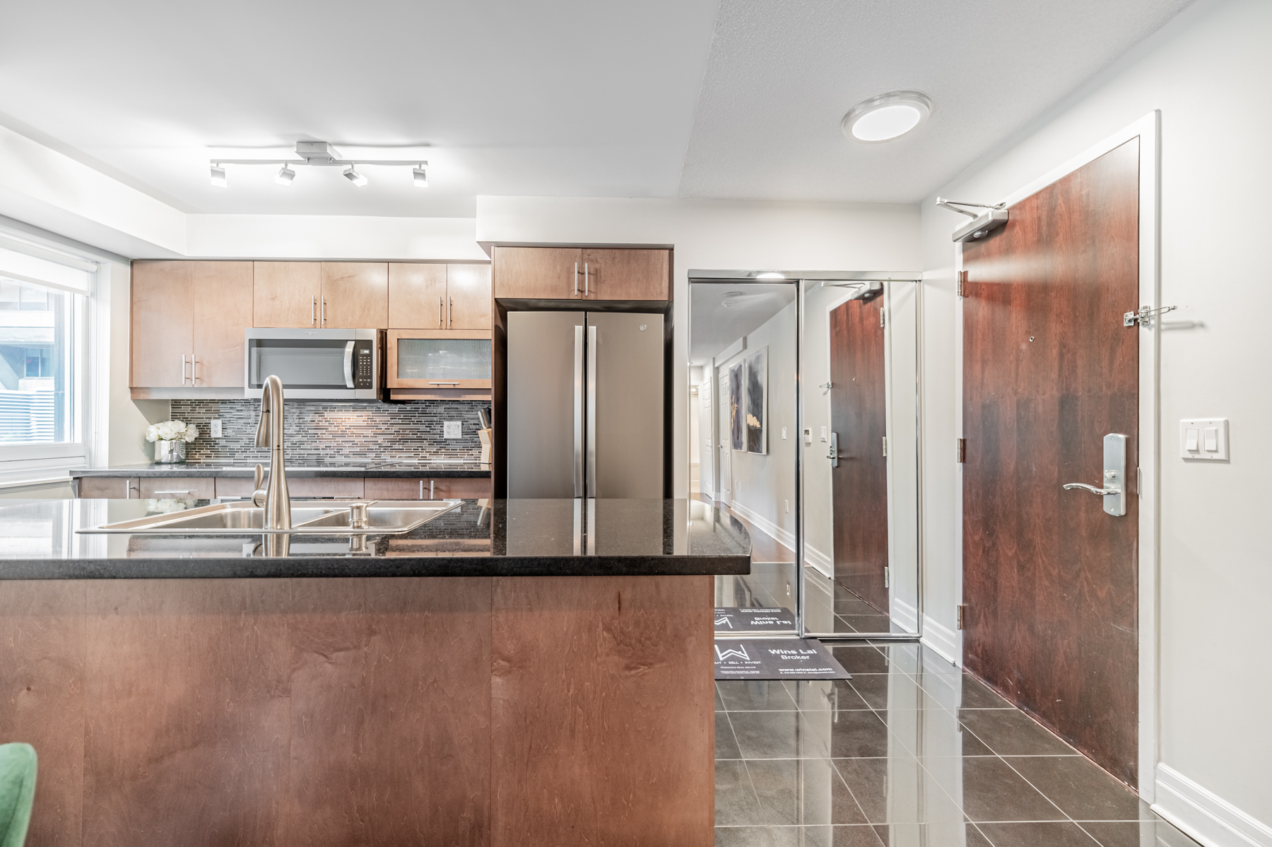 Gorgeous condo kitchen with high-end finishes – 35 Balmuto St Unit 401.