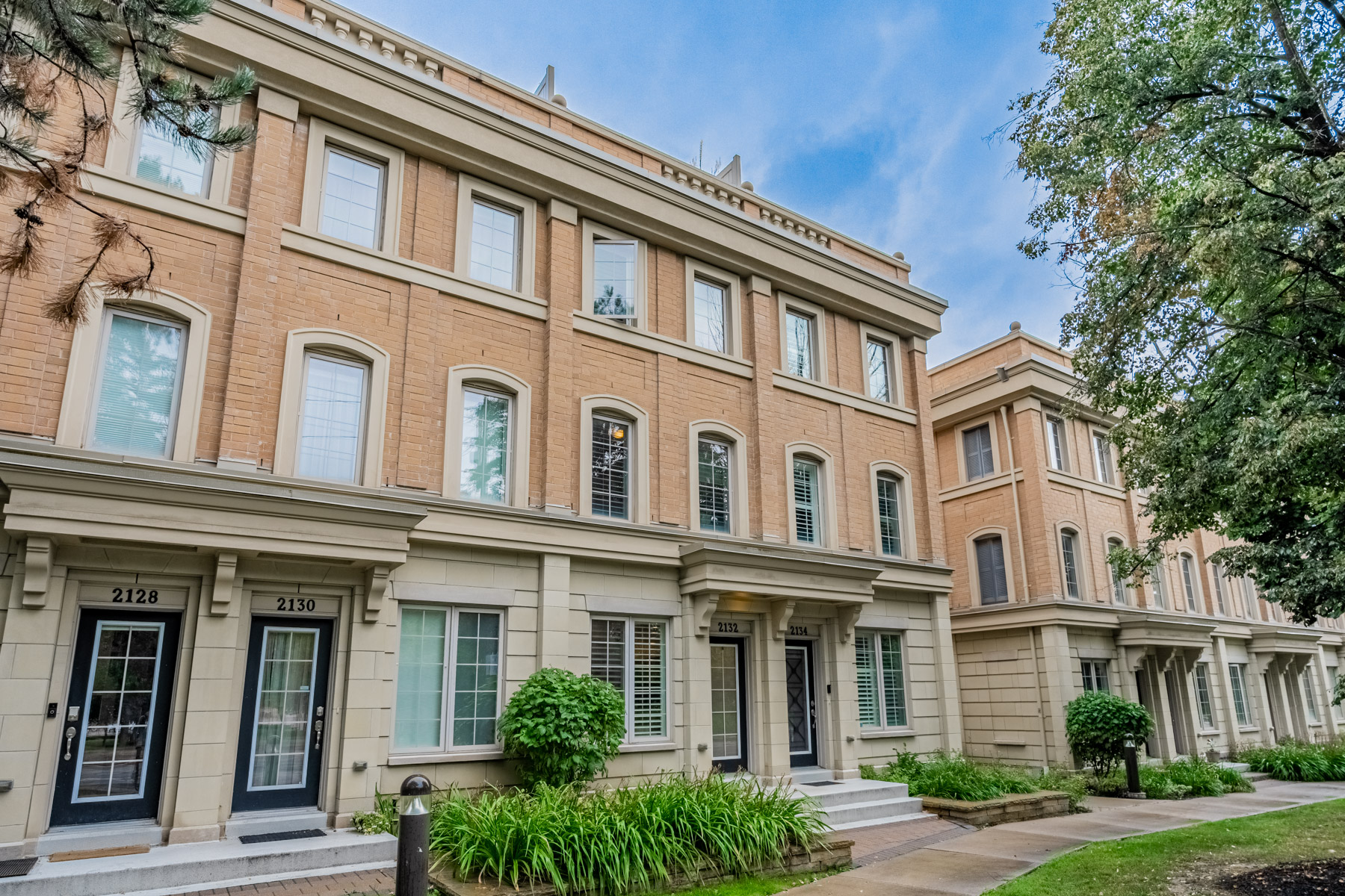 Exterior of Canterbury Towns condo townhouse complex.