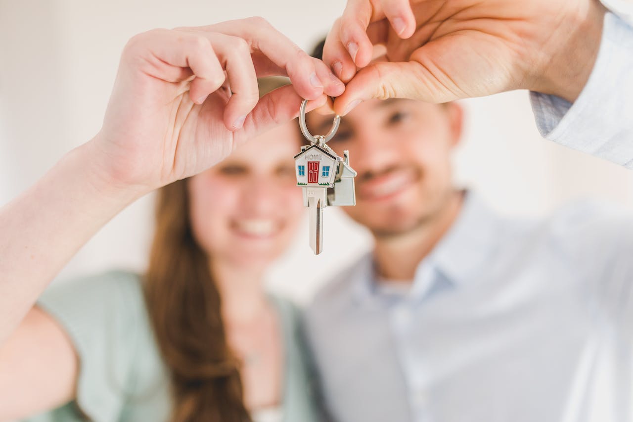 Couple holding house keys to show buyers return to GTA housing market.