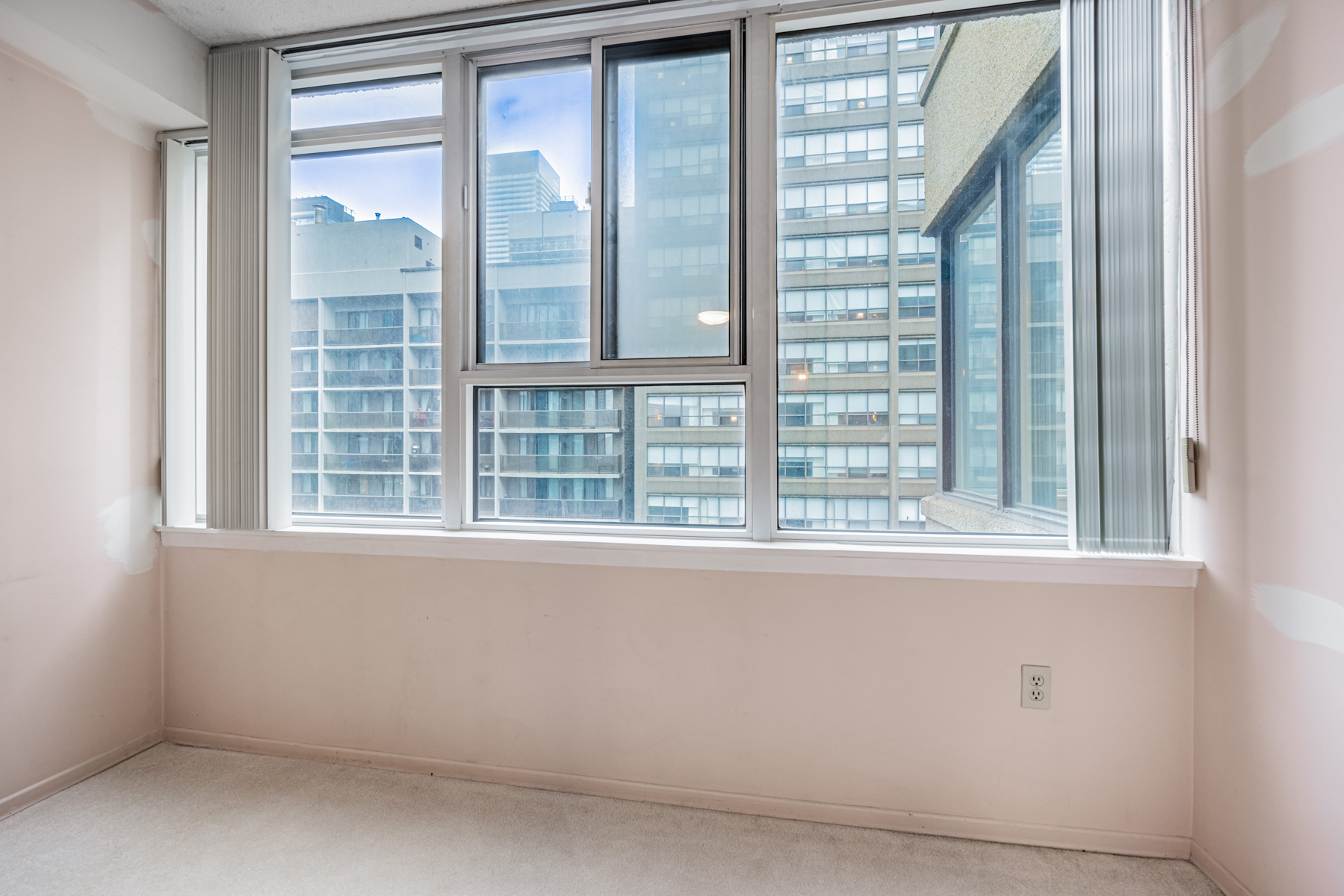 Second bedroom den with pink walls and large windows – 45 Carlton St Unit 1405.