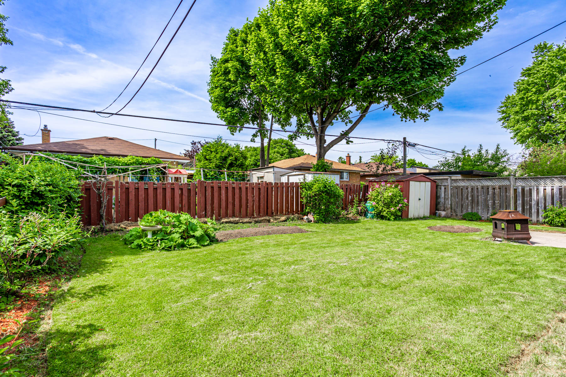 Huge backyard with trees, shrubs, fence, and garden shed – 36 Earlton Rd.