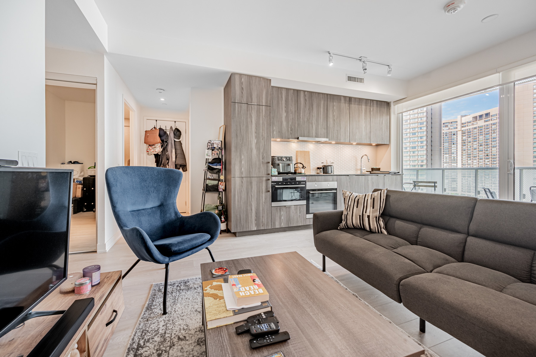 15 Queens Quay E Unit 1405 open-concept living room, dining room and kitchen.