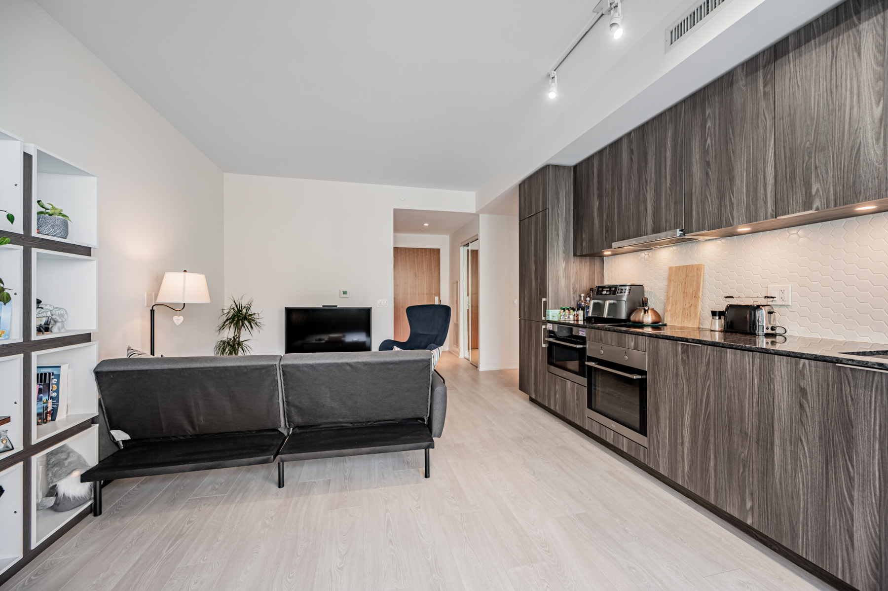 Spacious open-concept living room, dining room and kitchen of 15 Queens Quay E Unit 1405.