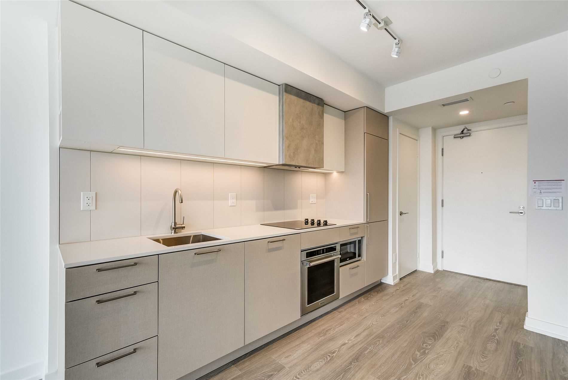 Kitchen backsplash with panels – 19 Western Battery Rd Suite 2921.