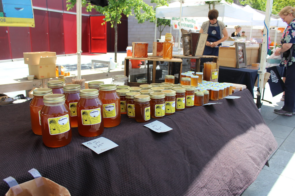 Photo of jars of honey on table at local farmers market.