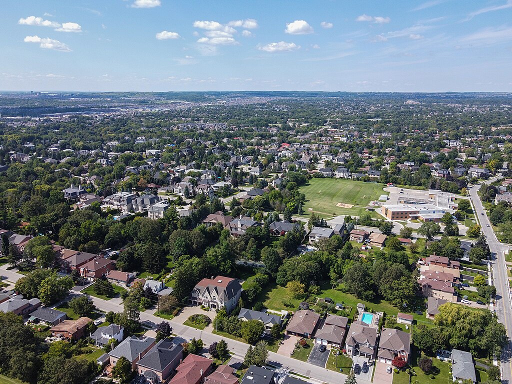 Ariel view of Richmond Hill, Ontario showing houses, trees and greenery.