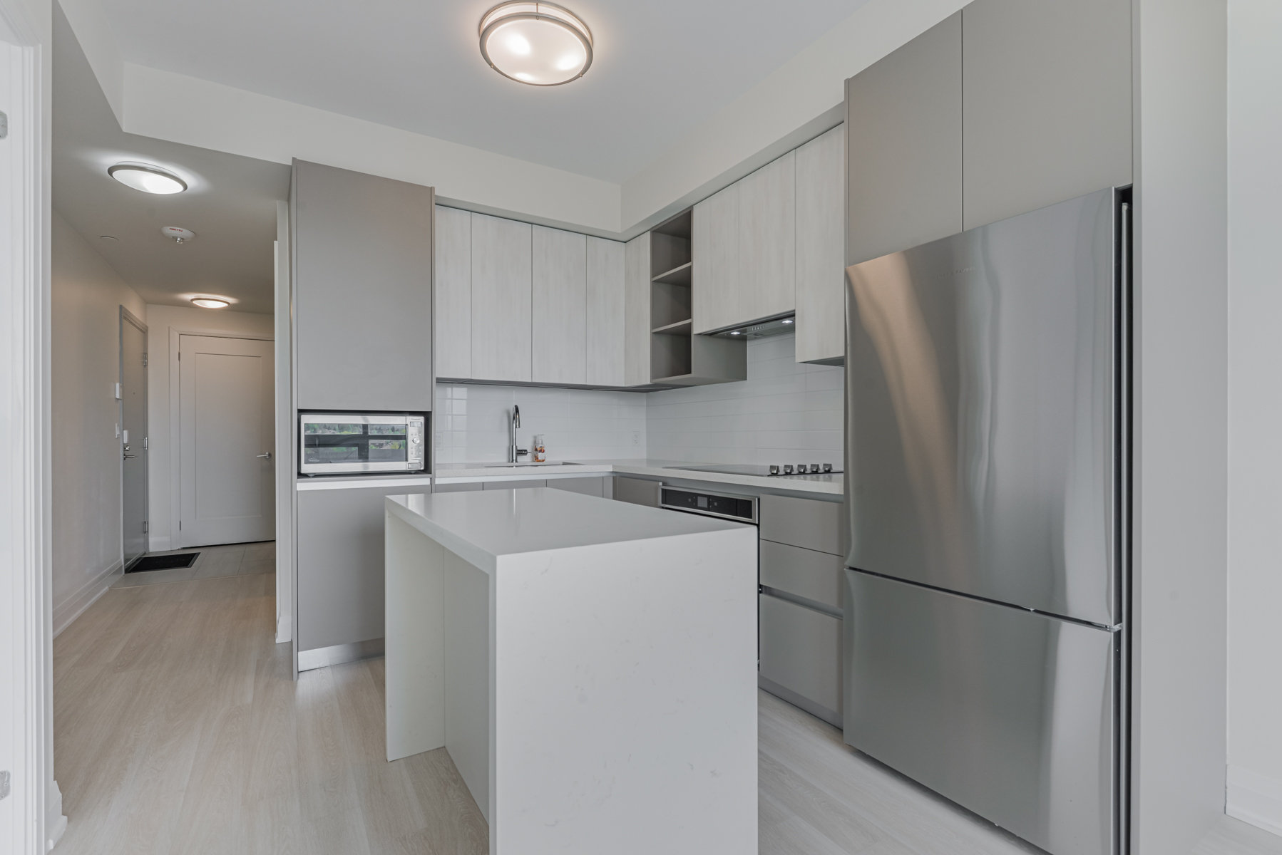 398 Highway 7 Rd E Unit 601 L-shaped kitchen.