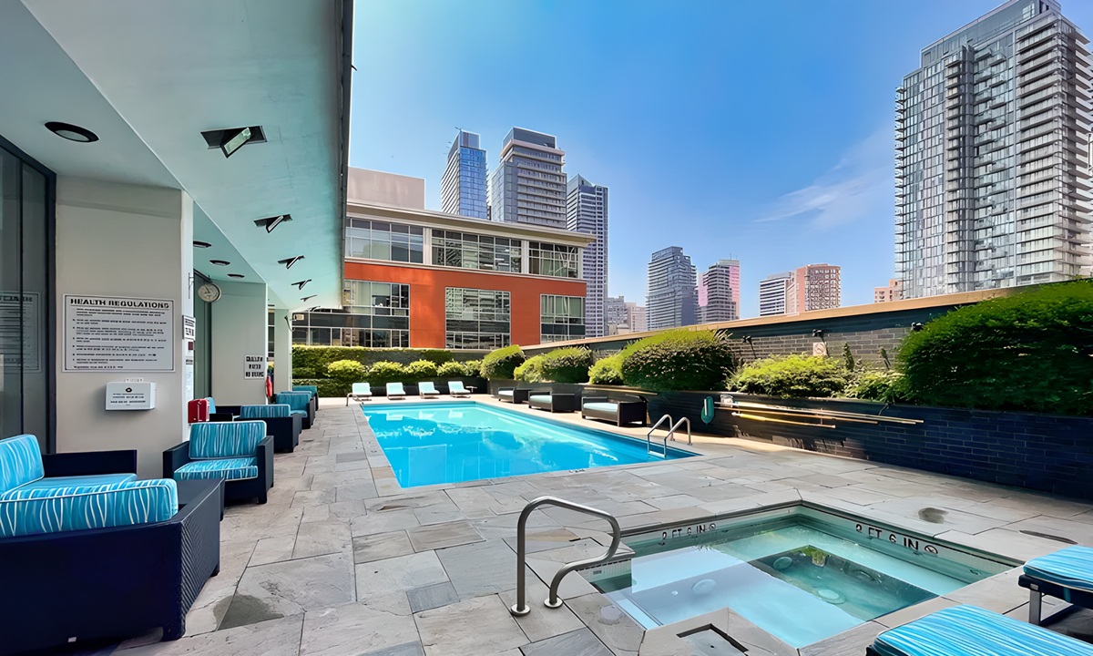 Casa Condos rooftop pool and hot tub amenity.