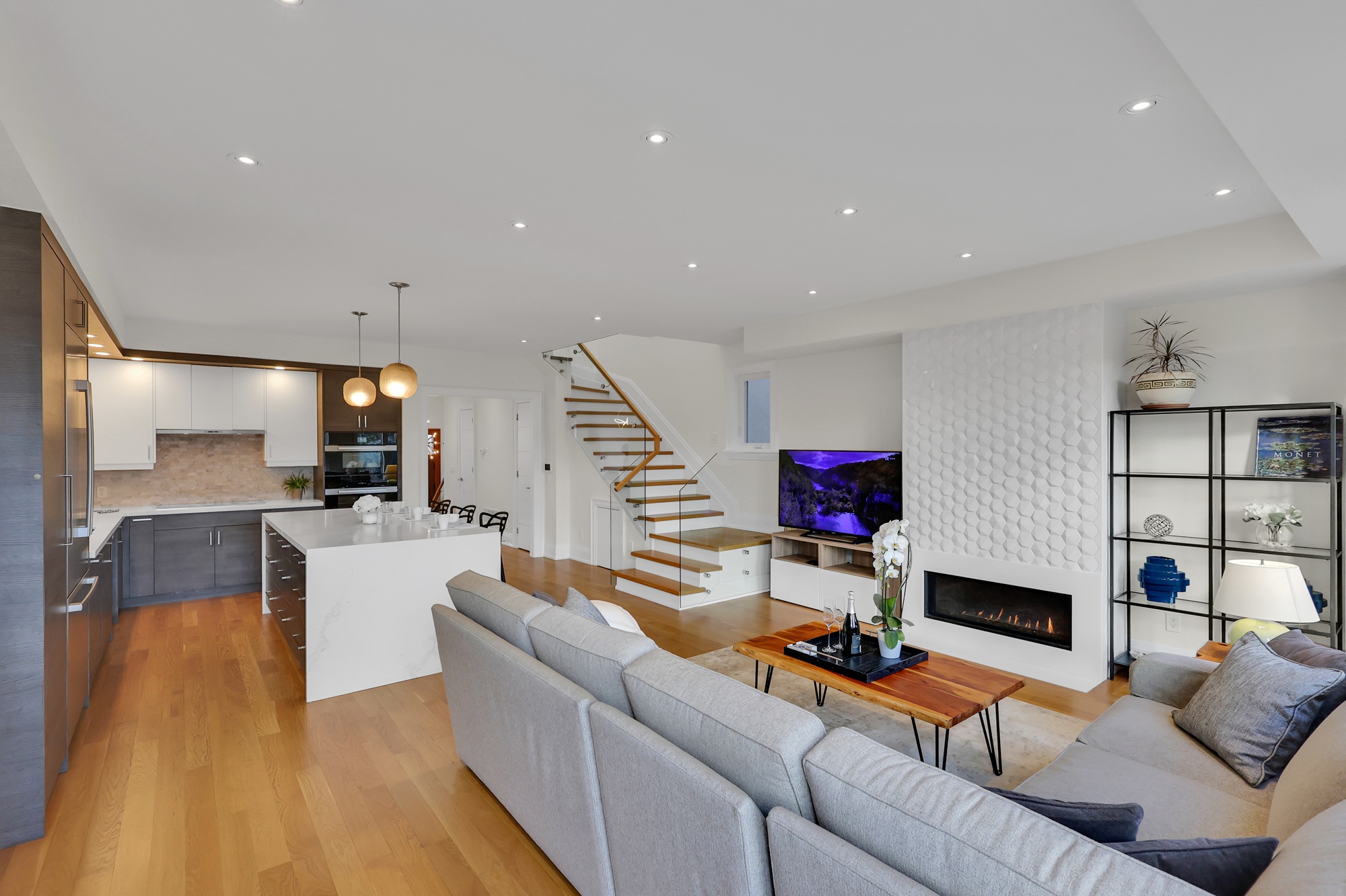 743 Glencairn Ave kitchen opening onto family room.