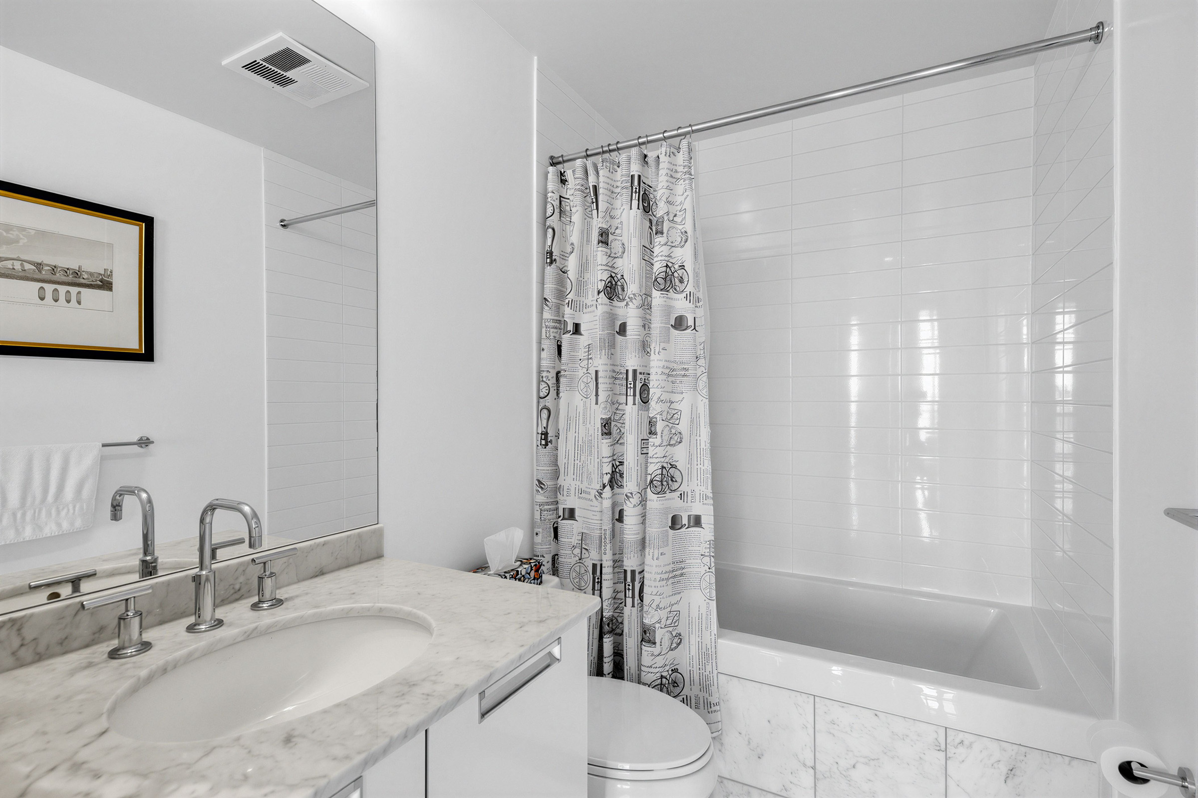 33 Charles St E Unit 3206 second bathroom with sink, ceramic tiles and bathtub with apron tiles.